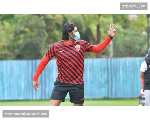 佩雷拉补射击中边网错失绝佳机会让比赛悬念再度加剧 佩雷拉补射击中边网错失绝佳机会让比赛悬念再度加剧