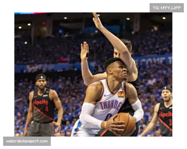 蒙彼利埃主场球迷为告别传奇队长，于第12分钟集体亮灯致敬